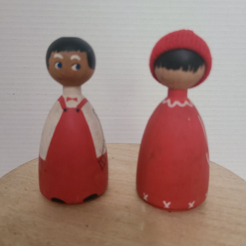 Vintage Handpainted Winter Wooden Peg Dolls Figurines Set Of 2 Red Knitted Hat
